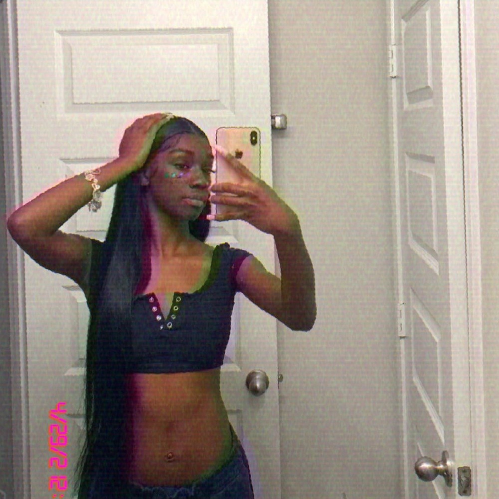 Meet your Posher, Auria